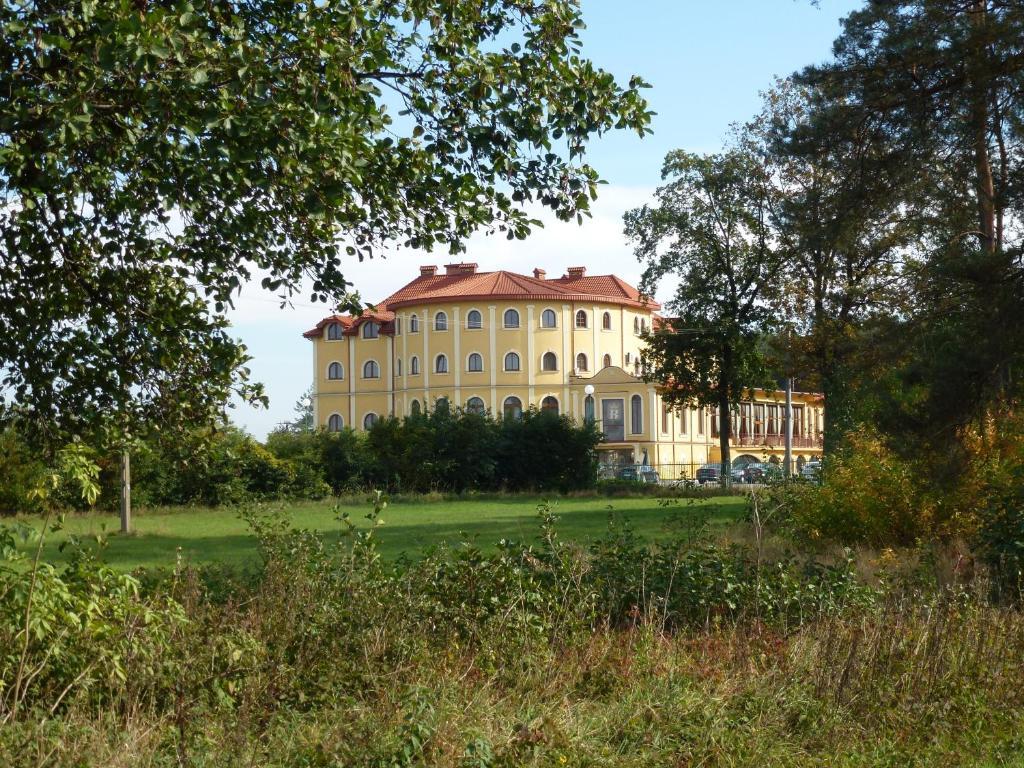 Hotel Krolewskiジャヌフ・ルベルスキ エクステリア 写真