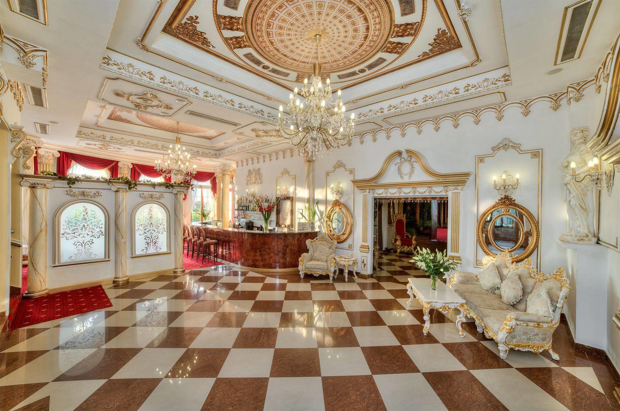 Hotel Krolewskiジャヌフ・ルベルスキ エクステリア 写真