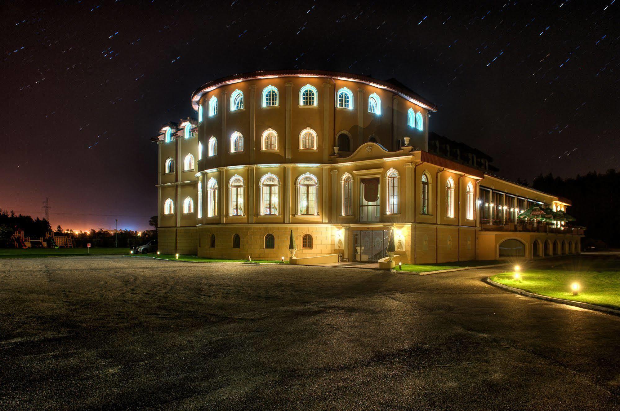 Hotel Krolewskiジャヌフ・ルベルスキ エクステリア 写真